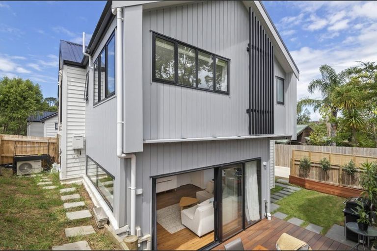 Photo of property in 132a Stapleford Crescent, Browns Bay, Auckland, 0630