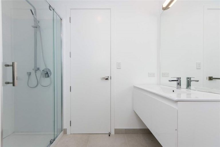 Photo of property in 2 Mokopiko Court, Beach Haven, Auckland, 0626