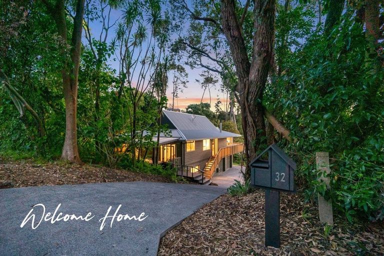 Photo of property in 32 Rosecamp Road, Beach Haven, Auckland, 0626