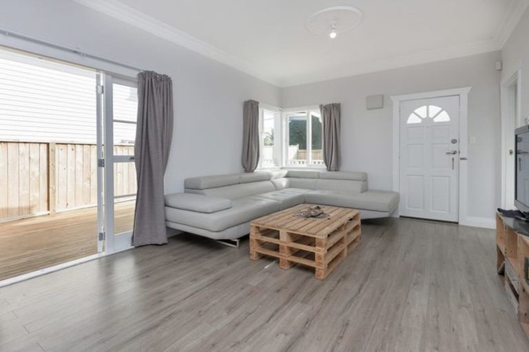 Photo of property in 23 Brandon Road, Glen Eden, Auckland, 0602