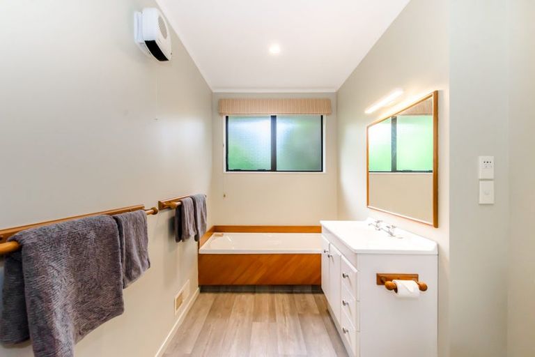 Photo of property in 11a Kohekohe Road, Waikanae, 5036