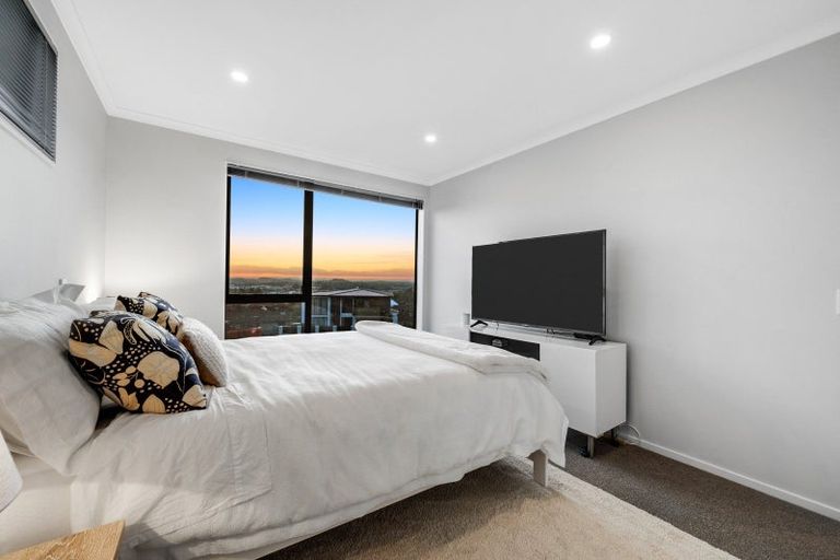 Photo of property in 13 Maureen Close, East Tamaki Heights, Auckland, 2016