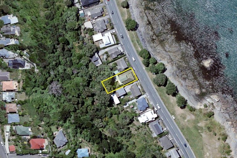 Photo of property in 318 Queens Drive, Lyall Bay, Wellington, 6022