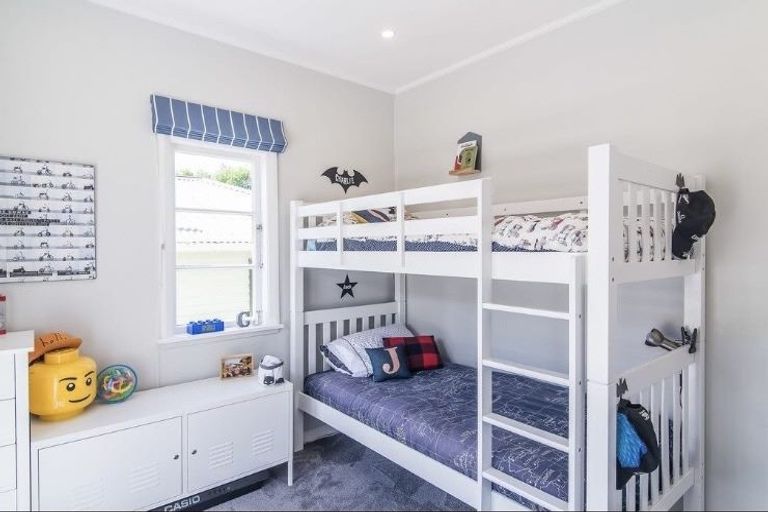 Photo of property in 8 Omar Street, Khandallah, Wellington, 6035