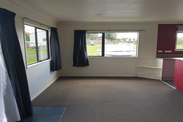 Photo of property in 16 Karioitahi Road, Waiuku, 2123