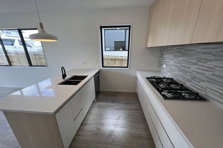 Photo of property in 38a Mcwhirters Farm Lane, Massey, Auckland, 0614