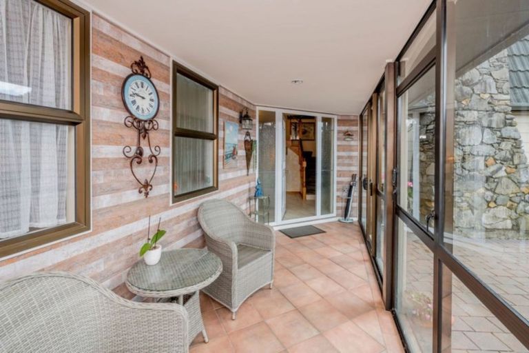 Photo of property in 4a Rewarewa Crescent, Waikanae, 5036