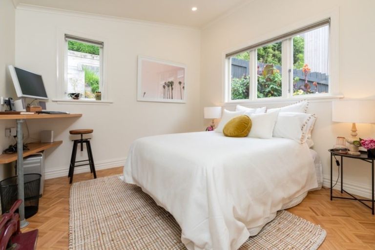 Photo of property in 56 Glenmore Street, Northland, Wellington, 6012