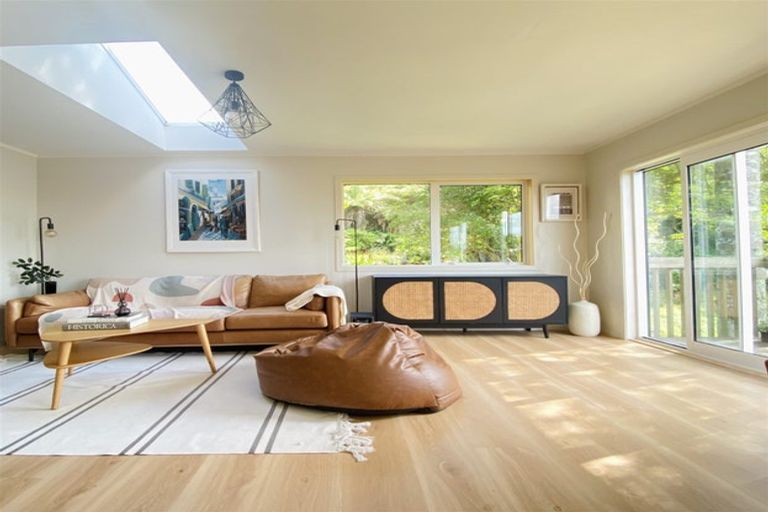 Photo of property in 8 Limmer Place, Browns Bay, Auckland, 0632