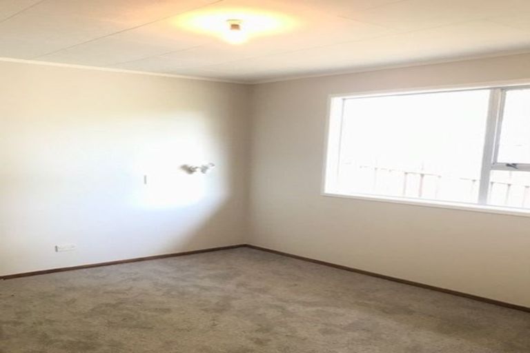 Photo of property in 5 Topliss Drive, Northcross, Auckland, 0632