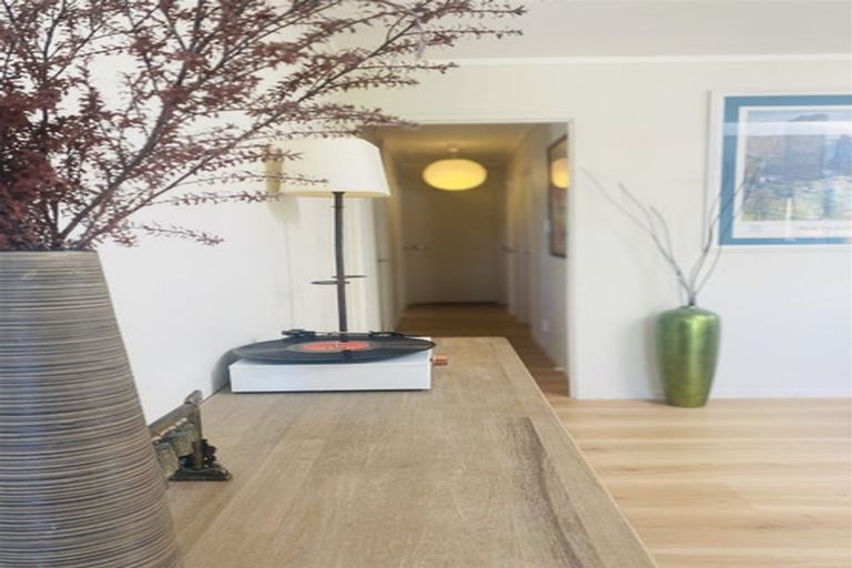 Photo of property in 8 Limmer Place, Browns Bay, Auckland, 0632