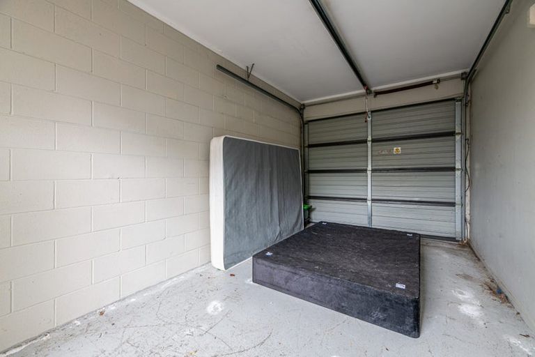 Photo of property in 1/2 Kashmir Road, Glen Eden, Auckland, 0602