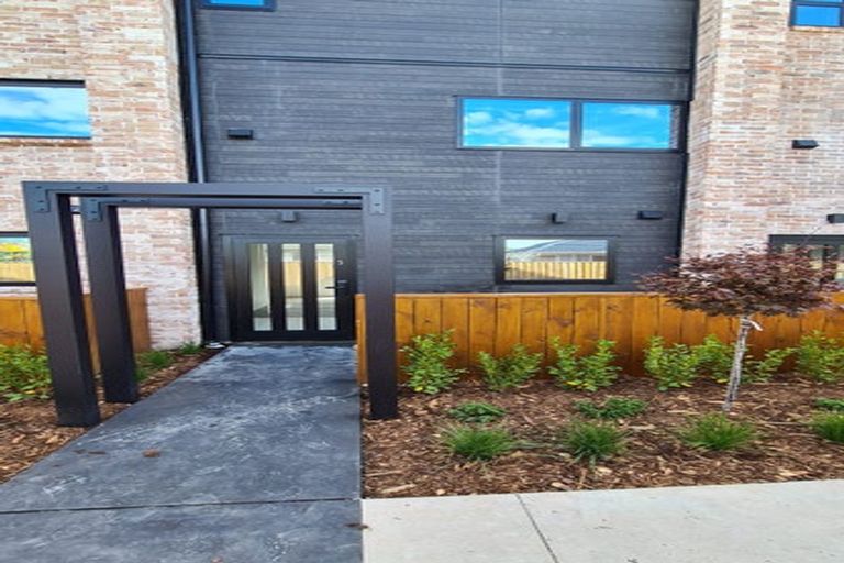 Photo of property in 5/57 Taikata Road, Te Atatu Peninsula, Auckland, 0610