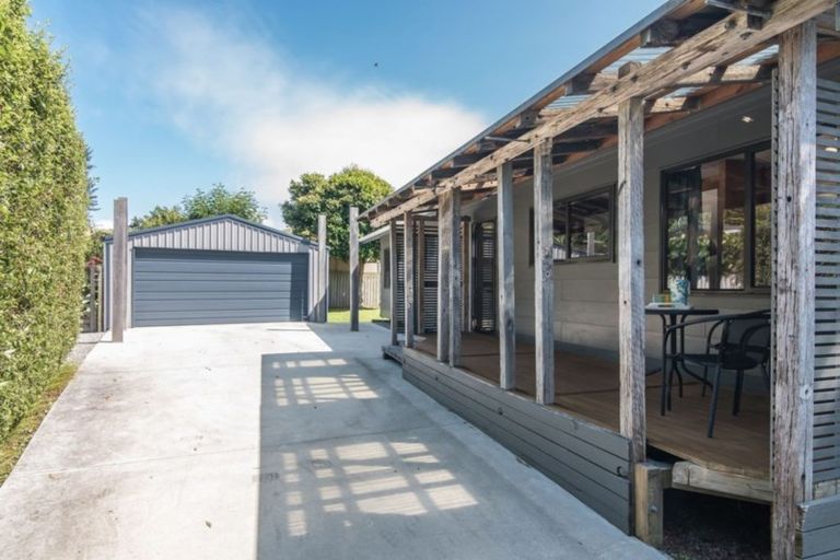 Photo of property in 4 Poneke Drive, Waikanae, 5036