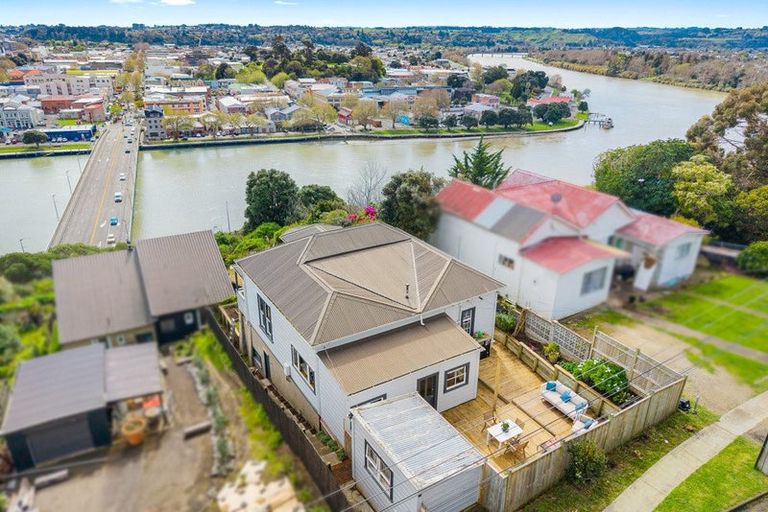 Photo of property in 32 Hipango Terrace, Durie Hill, Whanganui, 4500