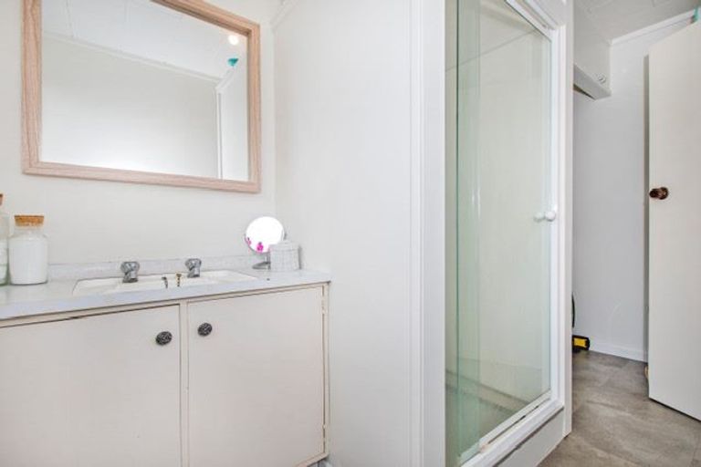 Photo of property in 2/39 Central Avenue, Avenues, Whangarei, 0110