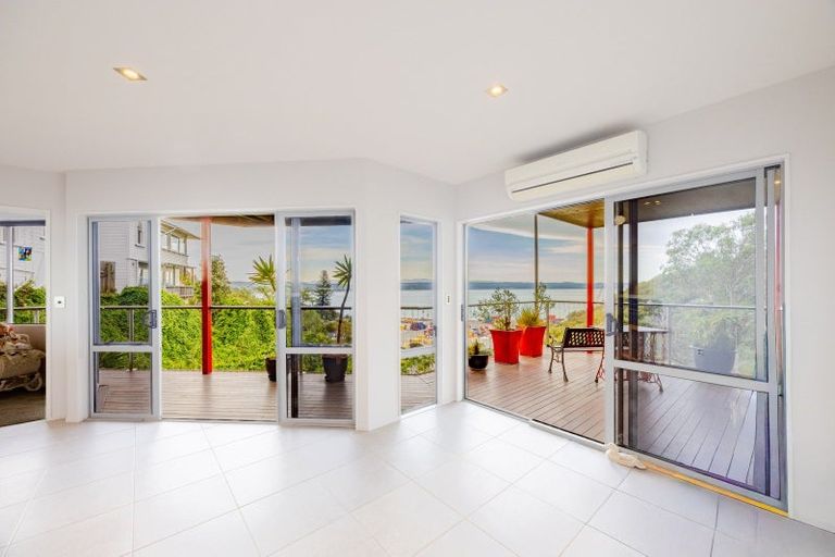 Photo of property in 4b Seapoint Road, Bluff Hill, Napier, 4110