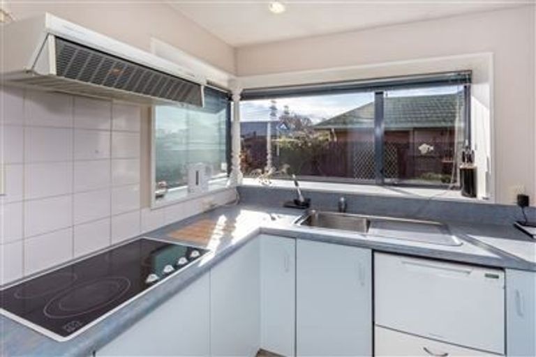 Photo of property in 5 Murfitt Place, Sockburn, Christchurch, 8042