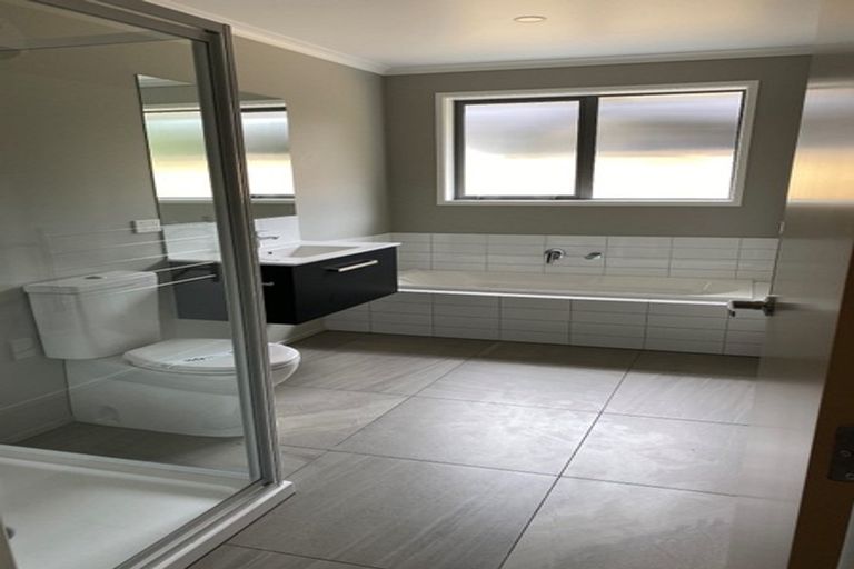 Photo of property in 4 Genoa Place, Whitby, Porirua, 5024