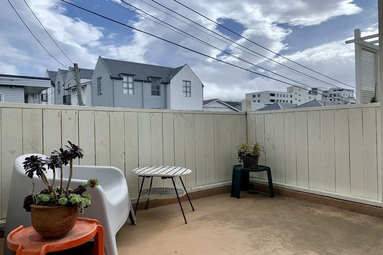 Photo of property in 37u1 Majoribanks Street, Mount Victoria, Wellington, 6011