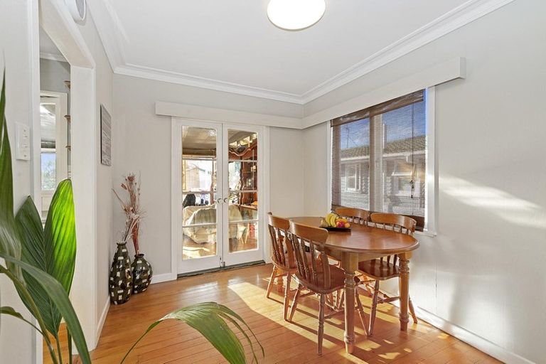 Photo of property in 6 Marlene Avenue, Te Atatu South, Auckland, 0610