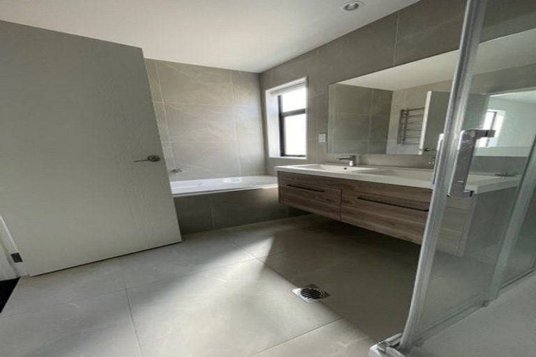 Photo of property in 16 Minhas Road, Papakura, 2110