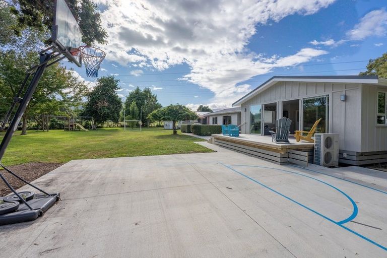 Photo of property in 52 Nimmo Avenue West, Waikanae, 5036