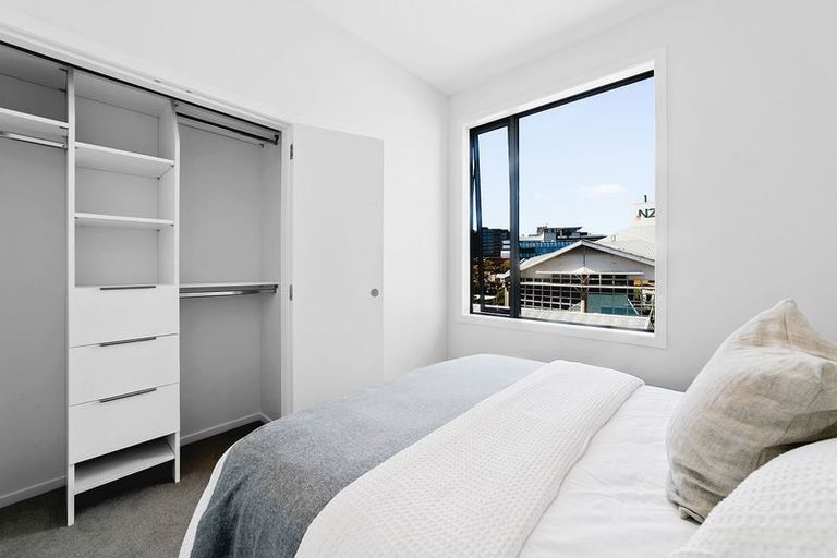 Photo of property in 12 Hugh Street, Mount Cook, Wellington, 6021