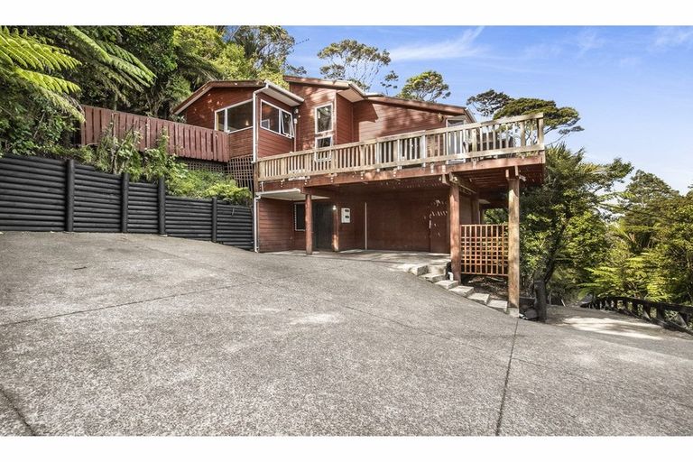 Photo of property in 17 Scenic Drive, Titirangi, Auckland, 0604