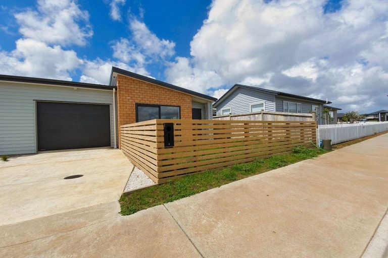 Photo of property in 12 Percheron Road, Pukekohe, 2120
