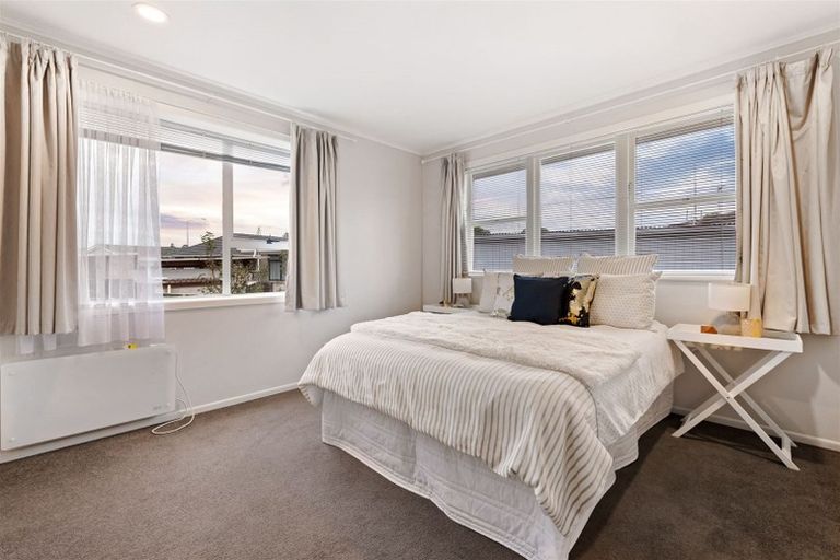 Photo of property in 2/102 Mcleod Road, Te Atatu South, Auckland, 0610