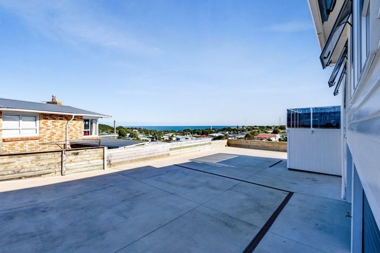 Photo of property in 17 Mount View Place, Spotswood, New Plymouth, 4310