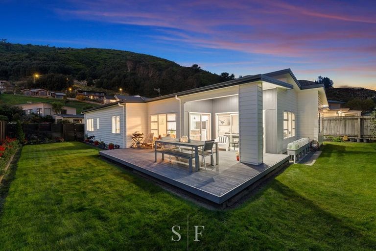 Photo of property in 12 Matuhi Street, Waikanae, 5036