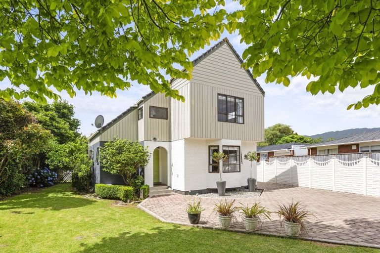 Photo of property in 261 Te Moana Road, Waikanae, 5036