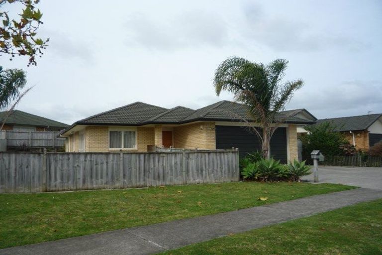 Photo of property in 2 Carisbrook Crescent, Papakura, 2110