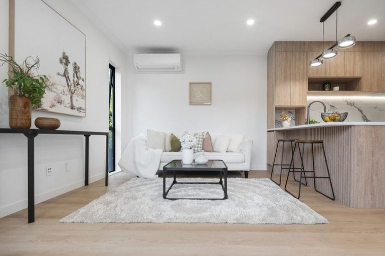 Photo of property in 24b Scarlock Avenue, Browns Bay, Auckland, 0630