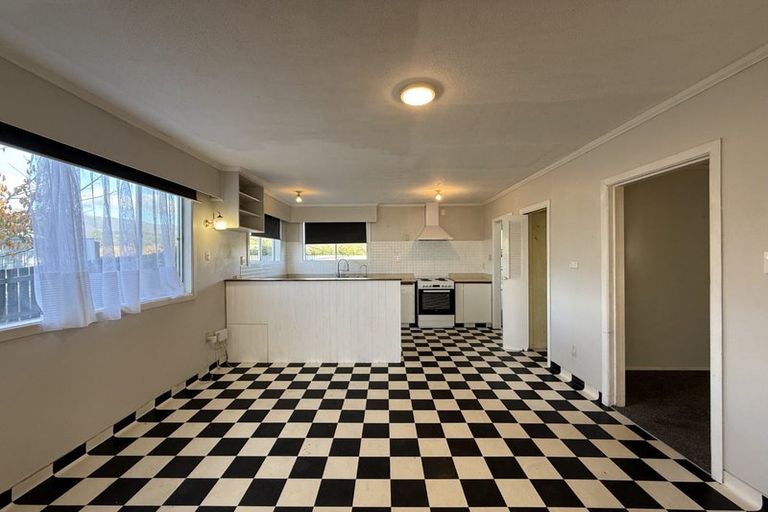 Photo of property in 10 Kentucky Street, Totara Park, Upper Hutt, 5018