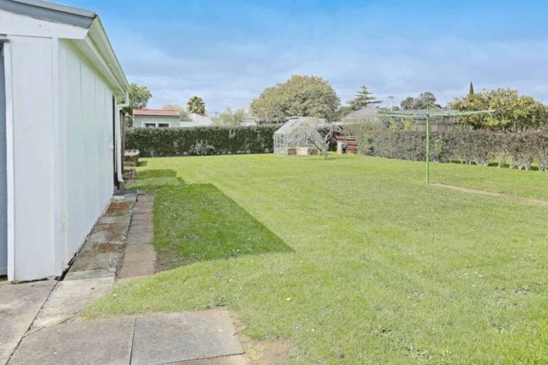Photo of property in 50 Matipo Road, Te Atatu Peninsula, Auckland, 0610