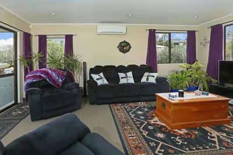 Photo of property in 20 Rehia Road, Massey, Auckland, 0614