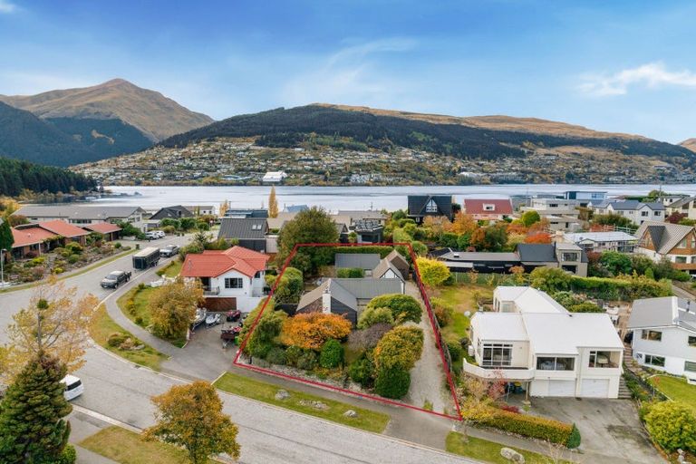 Photo of property in 45 Cedar Drive, Kelvin Heights, Queenstown, 9300