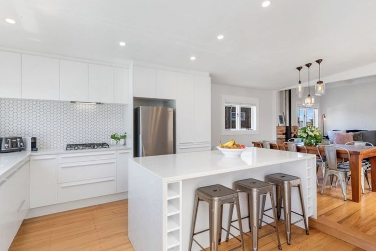 Photo of property in 8 Creamer Avenue, Belmont, Auckland, 0622