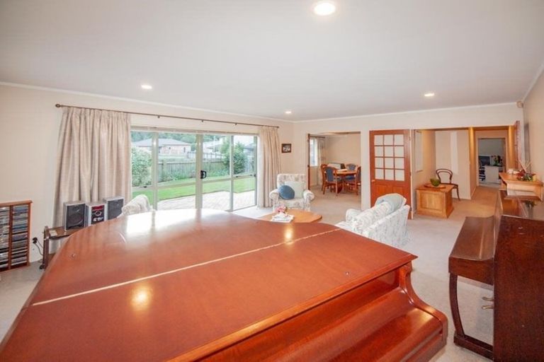 Photo of property in 10 Myers Grove, Churton Park, Wellington, 6037