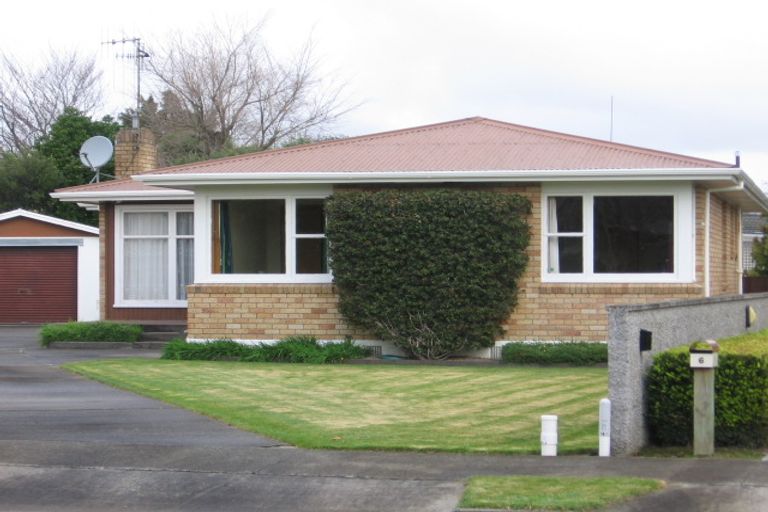 Photo of property in 8 Athlone Place, Hokowhitu, Palmerston North, 4410