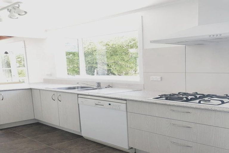 Photo of property in 31 Portadown Avenue, Pakuranga Heights, Auckland, 2010