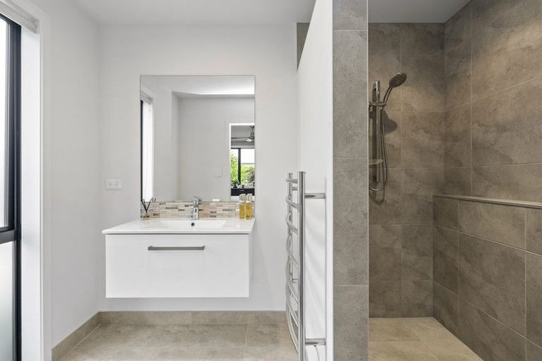 Photo of property in 131 Saint Kilda Road, Cambridge, 3434