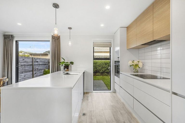 Photo of property in 1b Breakwater Way, Whitby, Porirua, 5024