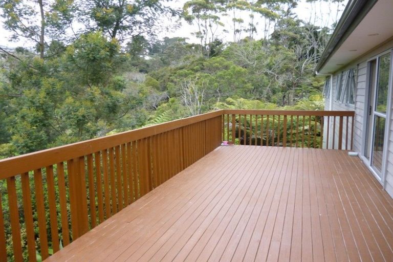 Photo of property in 18 Spoonbill Place, Unsworth Heights, Auckland, 0632