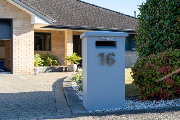 Photo of property in 16 Park Drive, Richmond, 7020