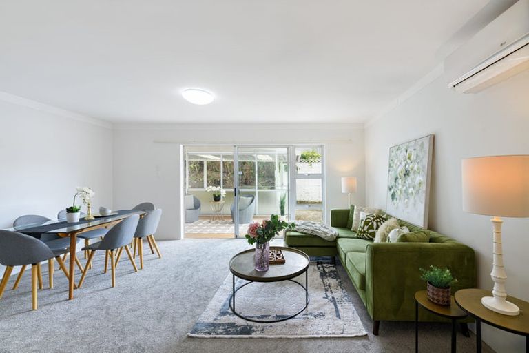 Photo of property in 2/15 Dunraven Place, Torbay, Auckland, 0630