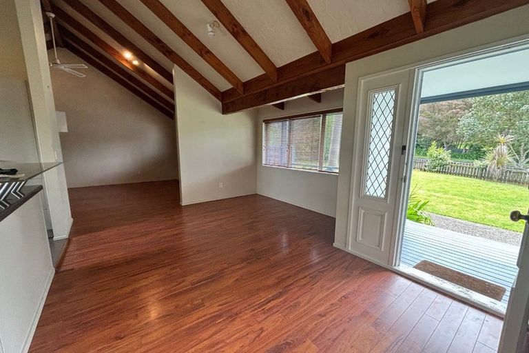 Photo of property in 1 Gosford Drive, Botany Downs, Auckland, 2010